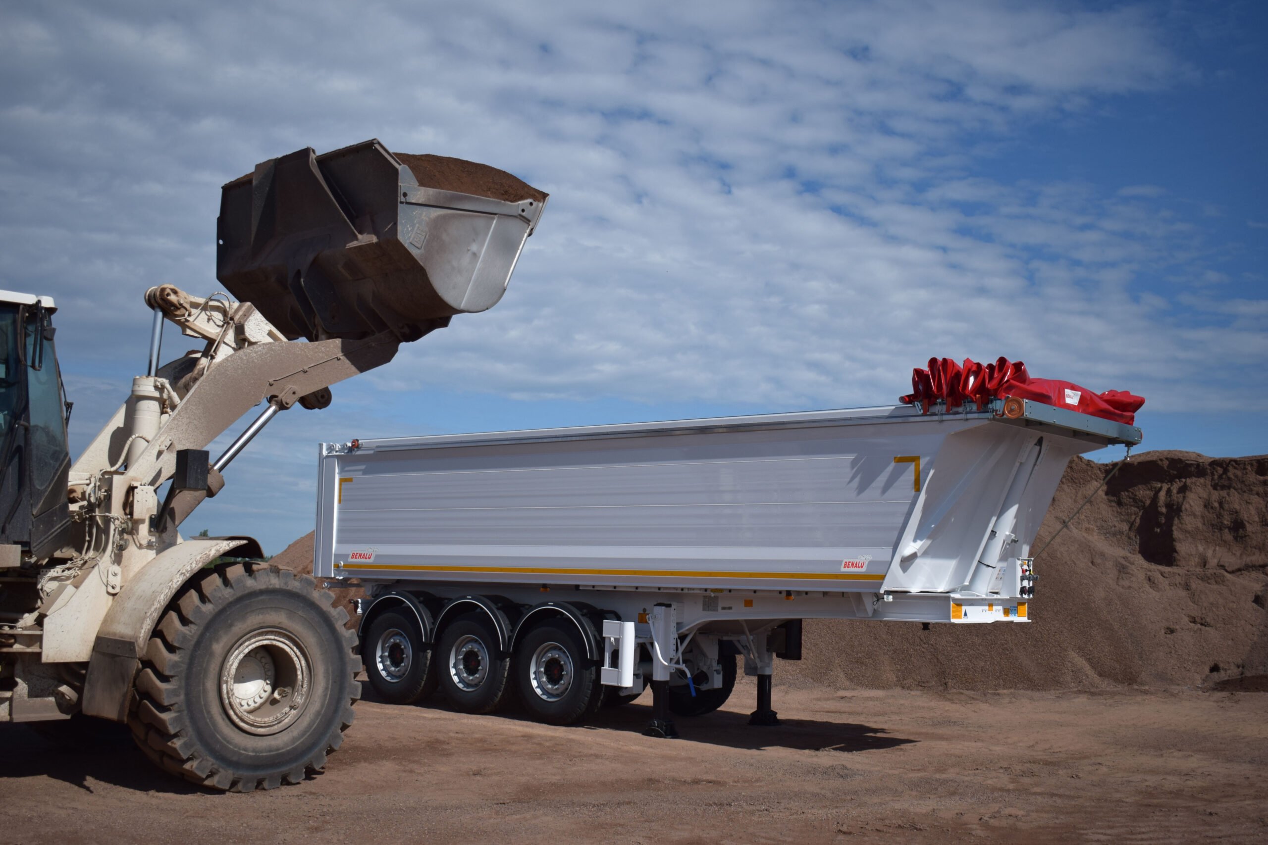 alt="Benne TP SIDERALE en aluminium pour matériaux de chantier"